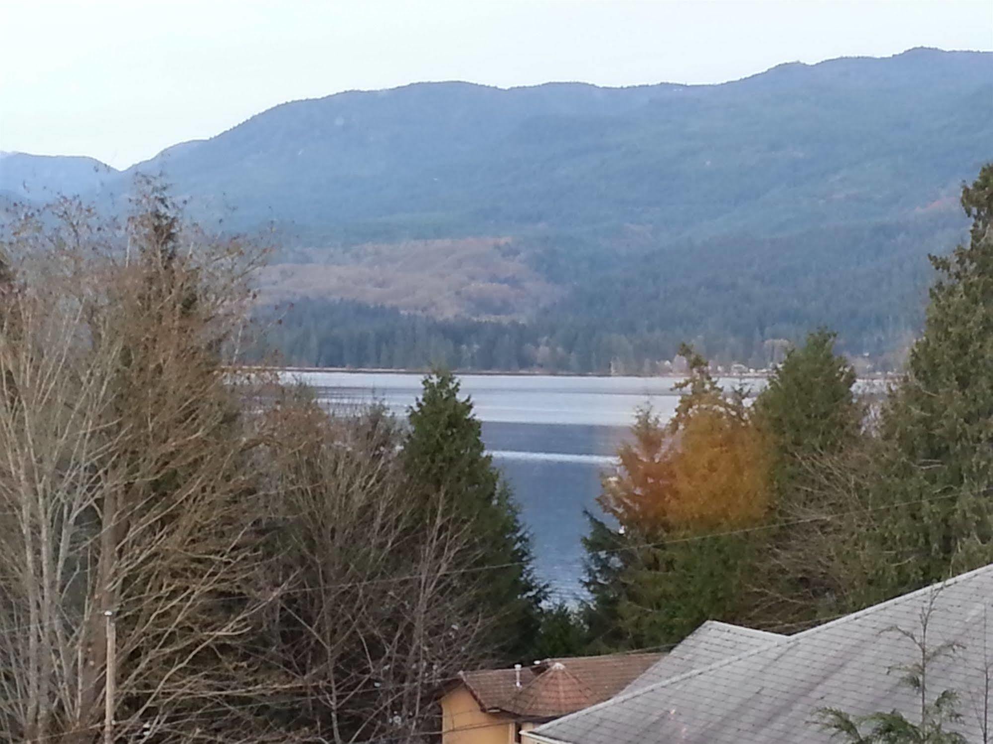 Above The Inlet Hotel Sechelt Kültér fotó
